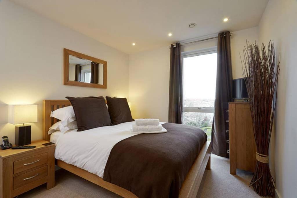 Modern Apartment At Slough Station, London In 18 Mins! Экстерьер фото