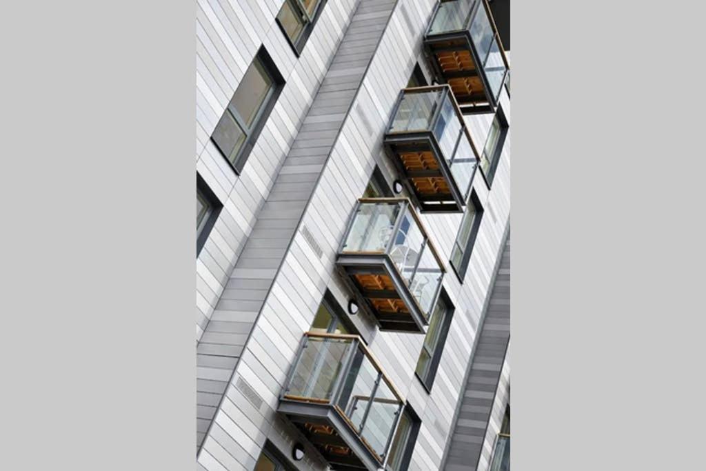 Modern Apartment At Slough Station, London In 18 Mins! Экстерьер фото