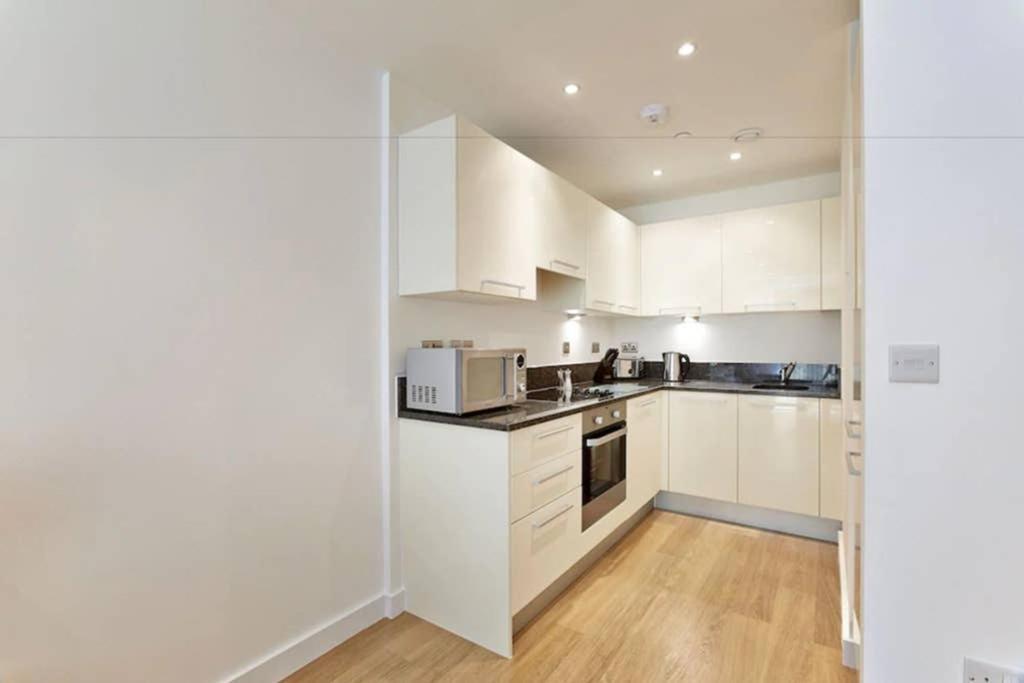 Modern Apartment At Slough Station, London In 18 Mins! Экстерьер фото