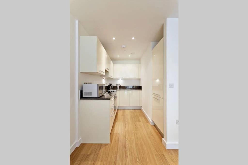 Modern Apartment At Slough Station, London In 18 Mins! Экстерьер фото
